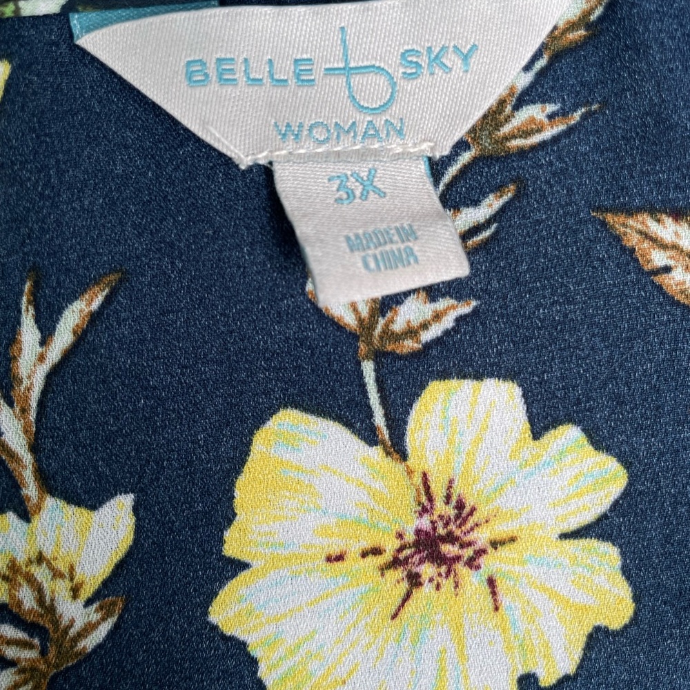 Belle sky- navy floral blouse - Picture 2 of 4
